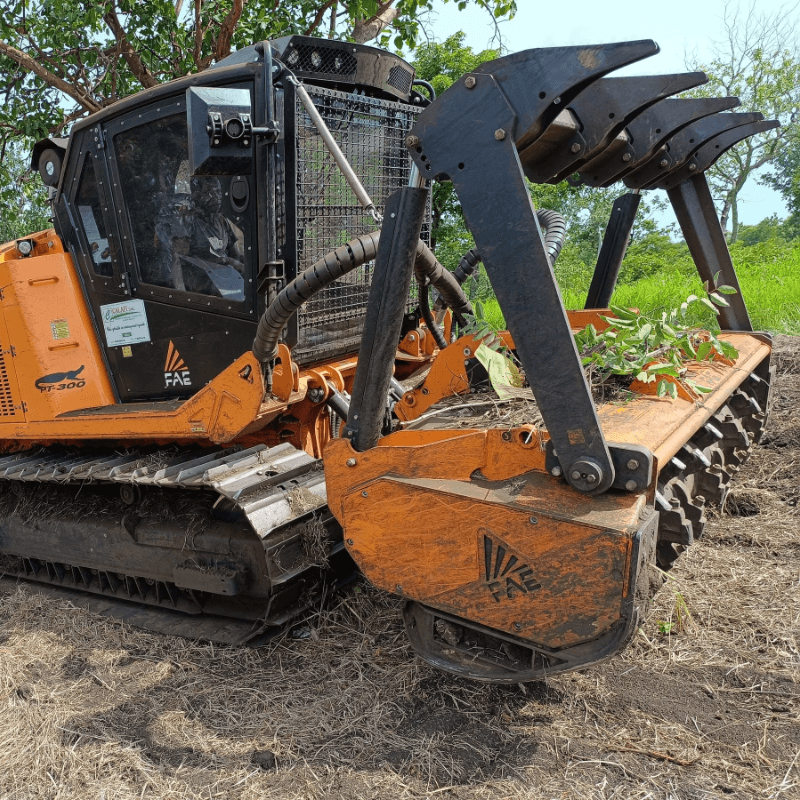 Travaux de désoucheuse broyeuse